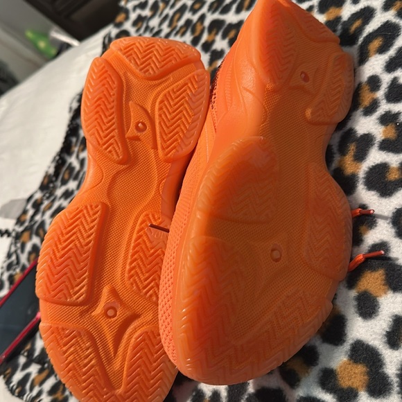 Bebe - Picture 7 of 7